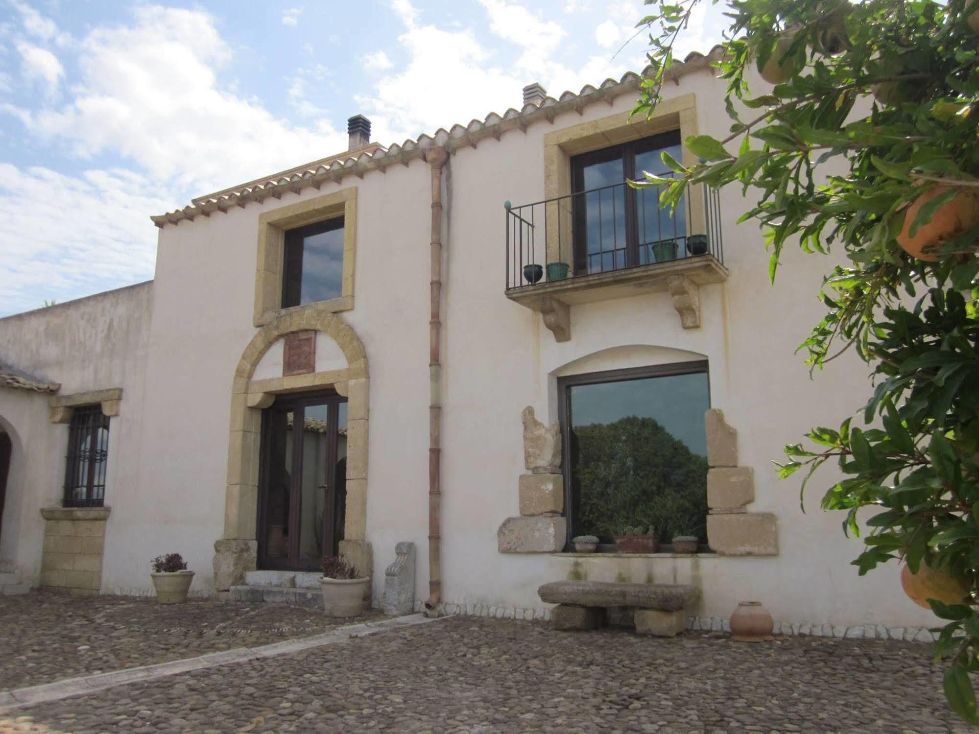Casale Alma Bed & Breakfast Marsala Bagian luar foto