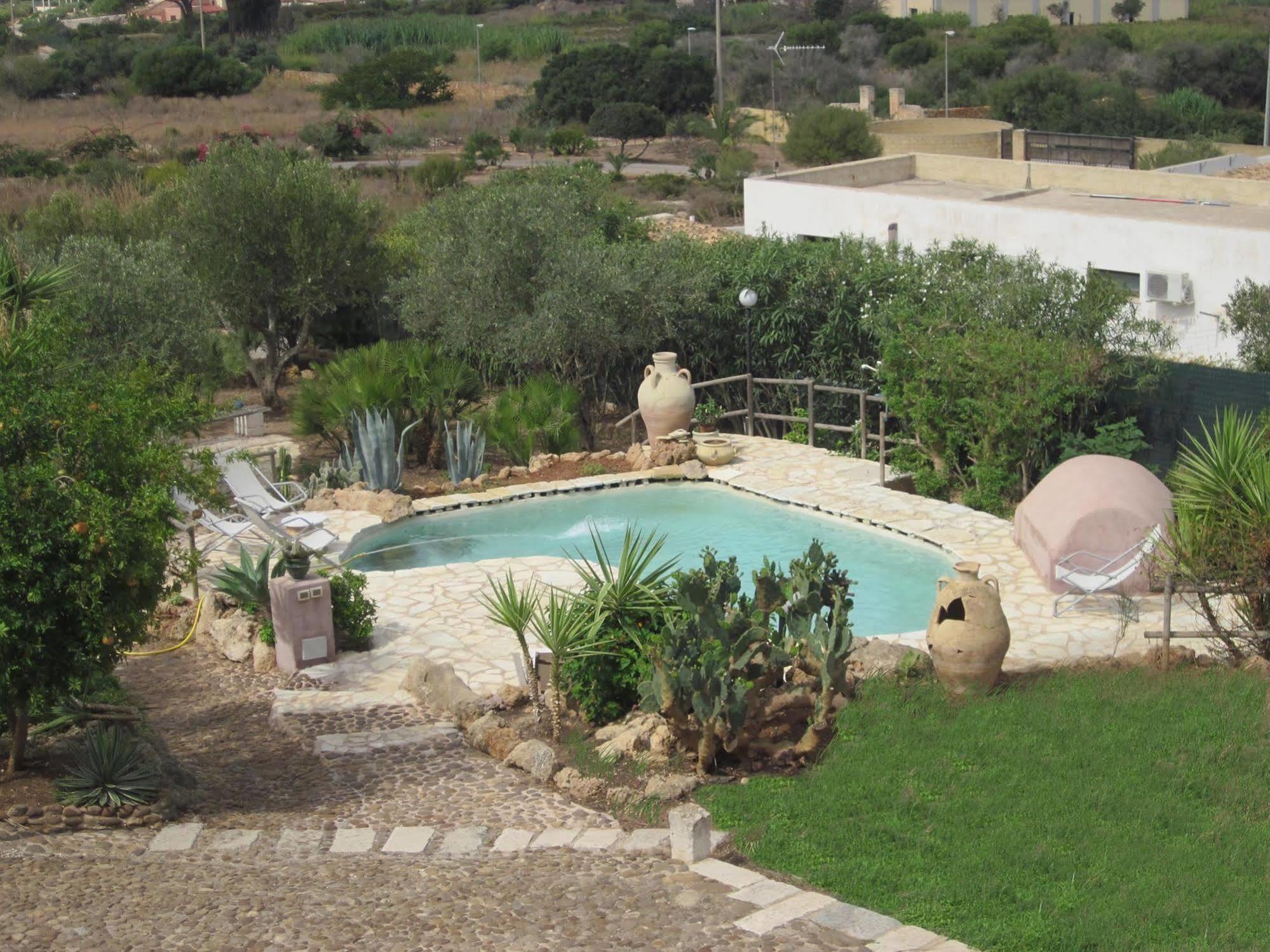 Casale Alma Bed & Breakfast Marsala Bagian luar foto