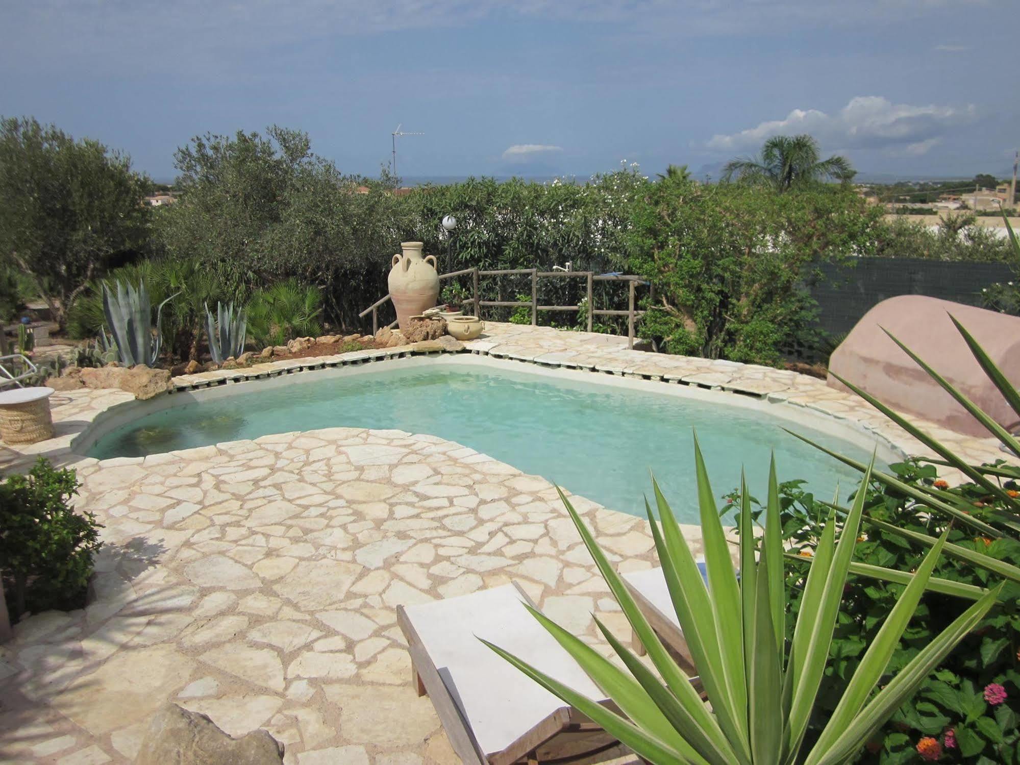 Casale Alma Bed & Breakfast Marsala Bagian luar foto