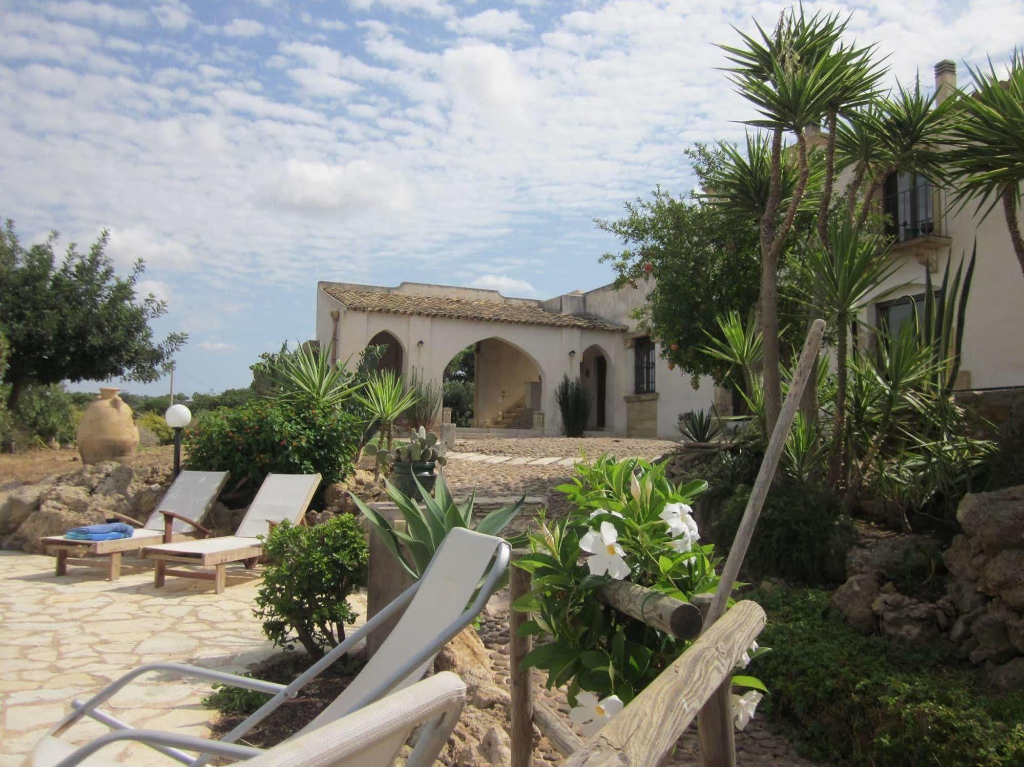 Casale Alma Bed & Breakfast Marsala Bagian luar foto