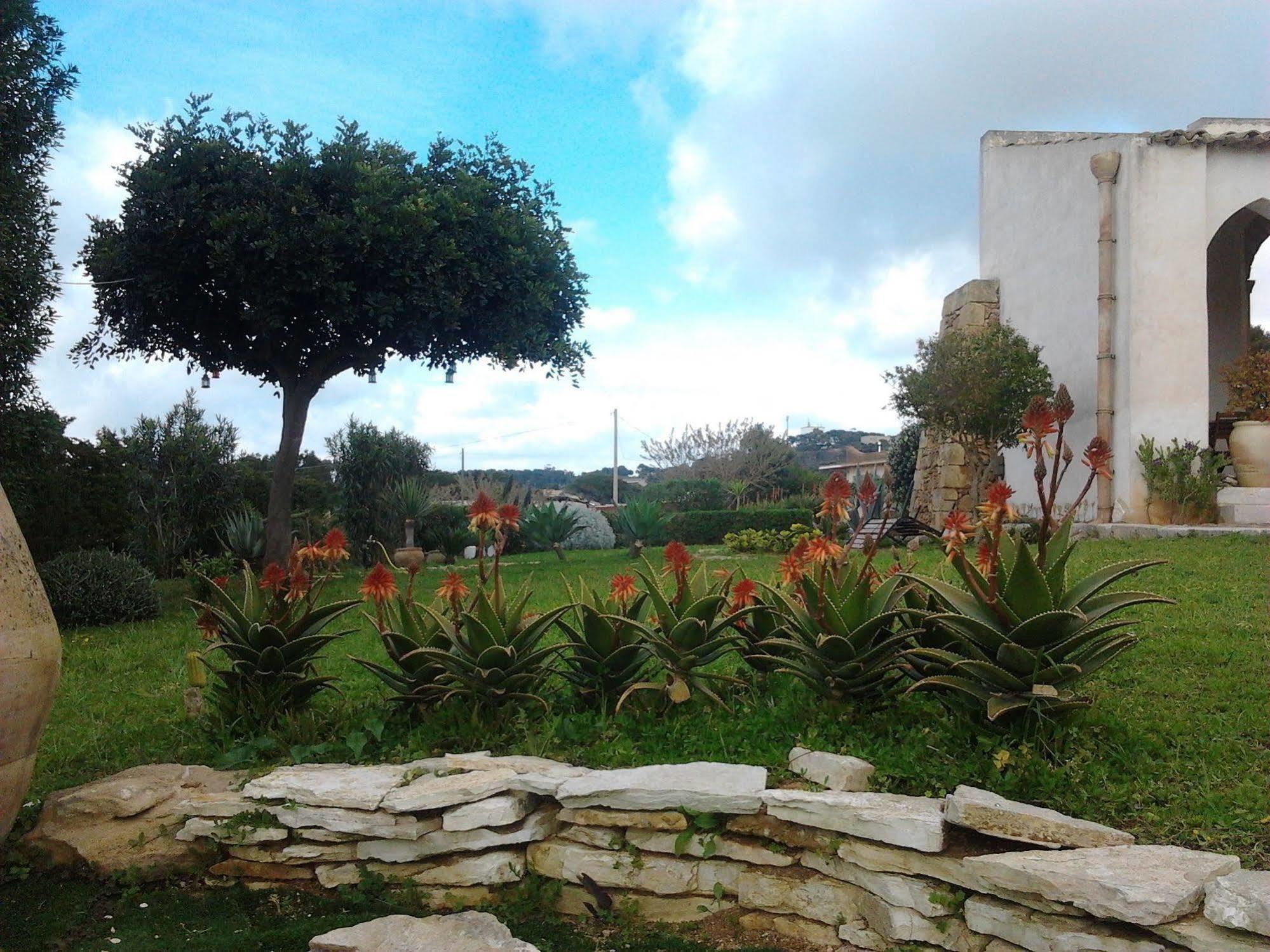 Casale Alma Bed & Breakfast Marsala Bagian luar foto