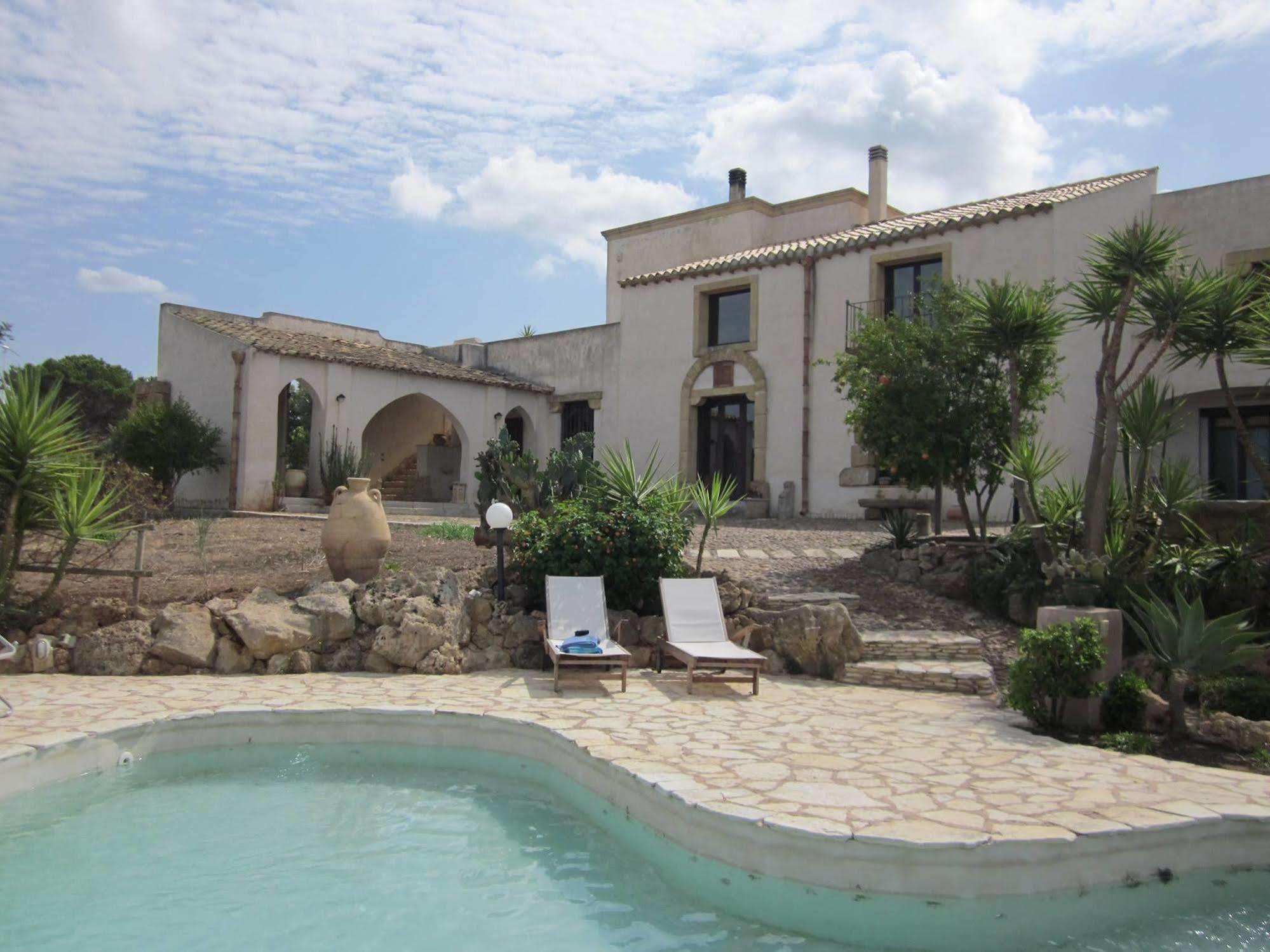 Casale Alma Bed & Breakfast Marsala Bagian luar foto